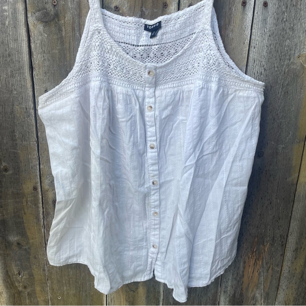 Torrid Embroidered Button Front Tank Sz. 2X - Picture 3 of 16